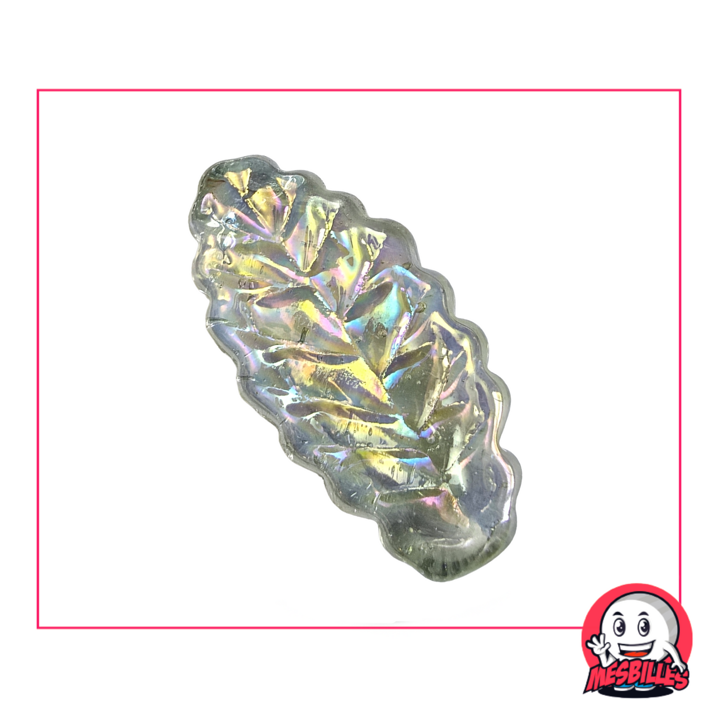 Chaque feuille de frêne en verre est unique par ses reflets et ses courbes, une Bille Feuille Frêne Cristal