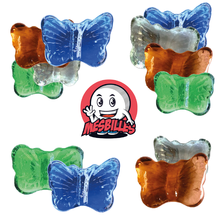 Image de la Mascotte MesBilles entourée de billes Monarque en verre translucide bleu-intense de forme plate, taille 35 mm - Mesbilles