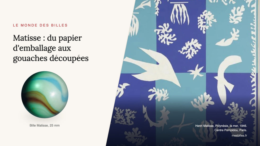 Polynésie, la mer de Matisse, oiseaux et poissons blancs découpés sur un damier de bleus, à côté d'une bille MesBilles Matisse de 25 mm turquoise et vert foncé