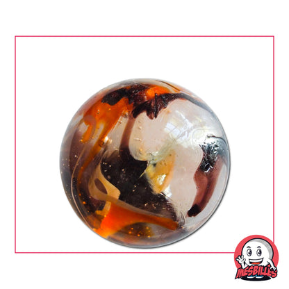 Gros plan d’une bille Pandi Panda 35 mm transparente avec motifs noirs et orange, idéale pour collectionneurs ou joueurs passionnés