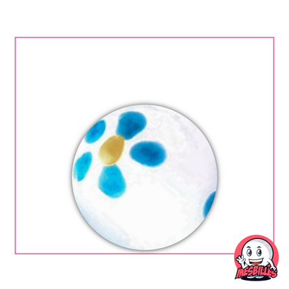 La Bille Pâquerette Blanc et Bleu 25 mm est une bille d'art, de fabrication artisanale.