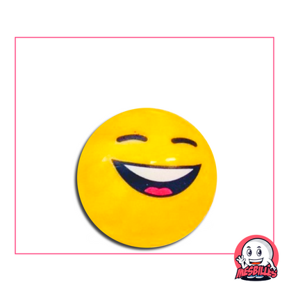 Bille jaune avec un grand sourire et des yeux joyeusement fermés, style emoji rieur