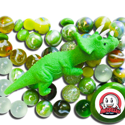 Tricératops vert extensible posé sur des billes vertes et multicolores – ensemble de 52 billes assorties MesBilles