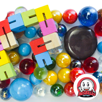 Zoom sur le Bâton Articulé en bois parmi des billes variées – coffret ludique et éducatif MesBilles