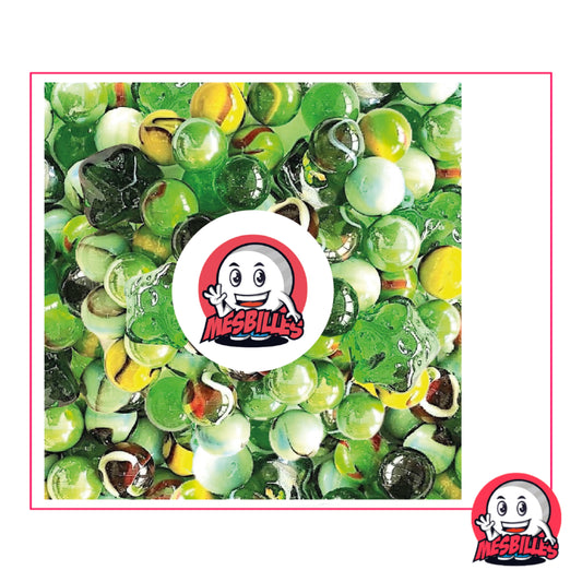 Mélange de billes vertes et multicolores MesBilles, évoquant un jardin printanier avec reflets brillants et nuances naturelles