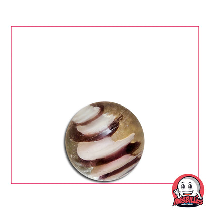 Bille Art Bonbon Blanc Violet 16 mm – bille en verre de Bohème transparente avec spirales violettes et blanches, effet confiserie artisanale élégante MesBilles