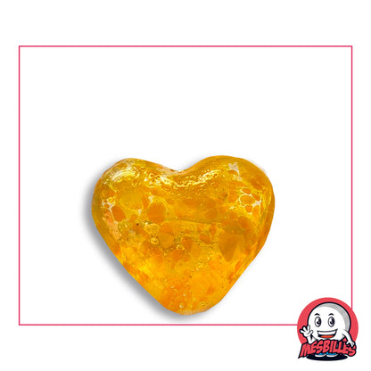 Bille Coeur Cristal Mouchetée Orange en verre translucide couvert d'éclats orange, vue de dessus, environ 25 mm de large