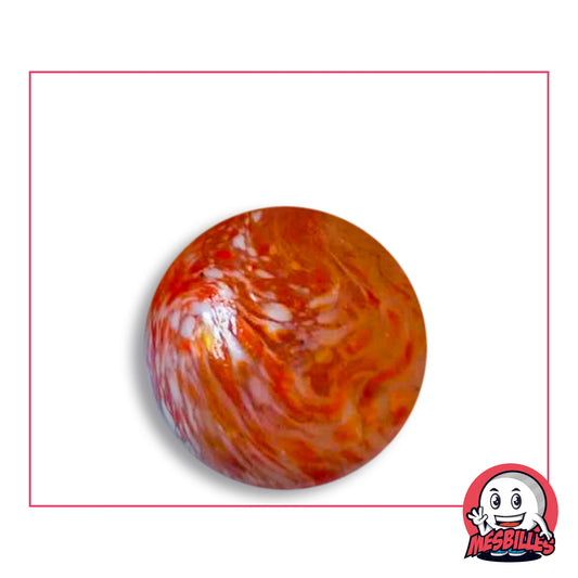 Bille Flyer Rouge 25 mm Collector en verre rouge-orangé à volutes blanc rosé, vue de dessus, 25 mm de diamètre