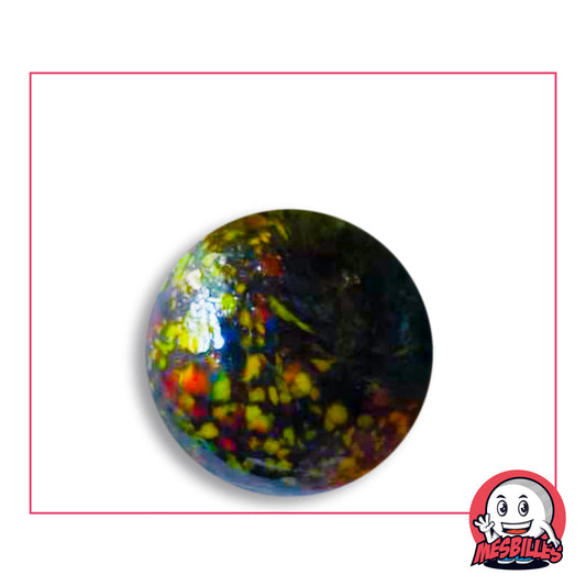 Bille Flyer Sombre 25 mm KimPlay Collector en verre noir profond moucheté de jaune, de rouge et de vert, vue de dessus, 25 mm de diamètre