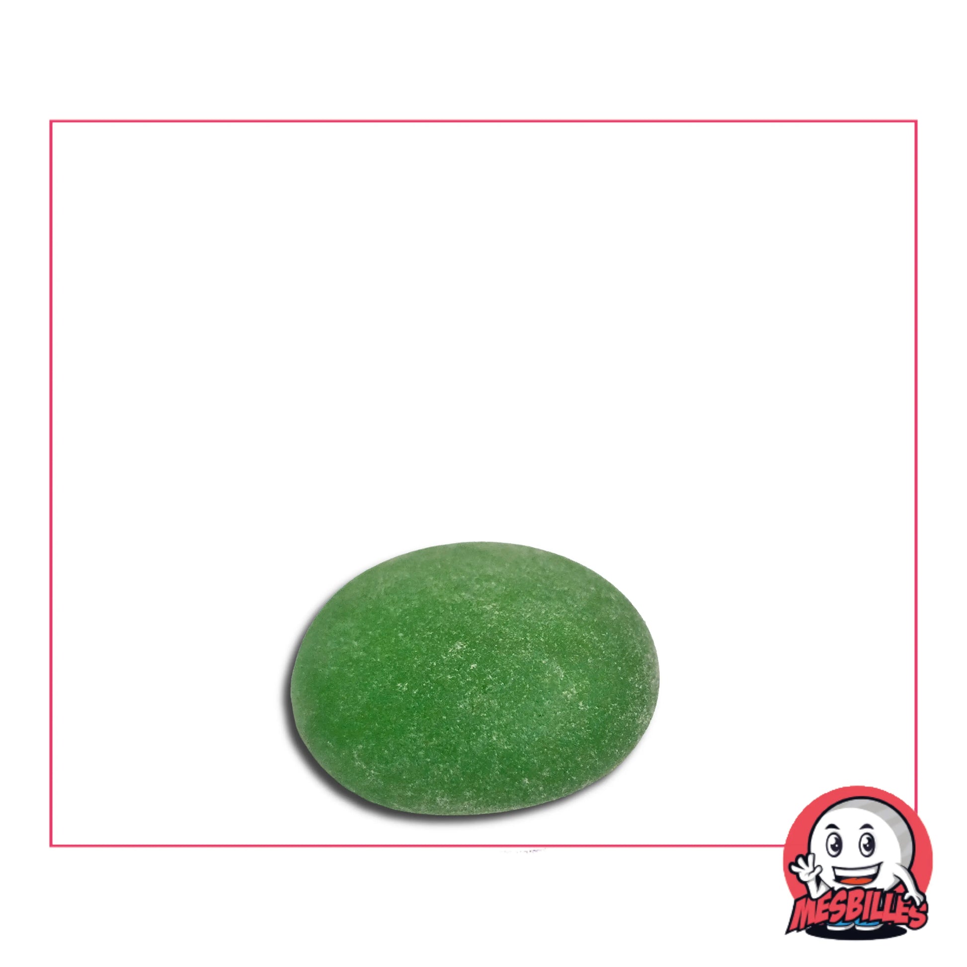 Cette bille Plate Givré Vert-Foncé 18 mm est également nommée Bille Galet en Verre, elle est utilisée pour Jouer, Décorer ou Collectionner. Avec leur aspect velouté, les billes plates en verre dépoli ajoutent de la couleur et de la texture aux jeux de billes.