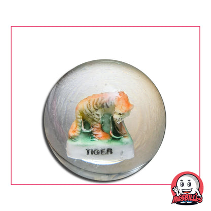 Un tigre en porcelaine trône dans cette bille de 35 mm, prêt à bondir… enfin, presque !