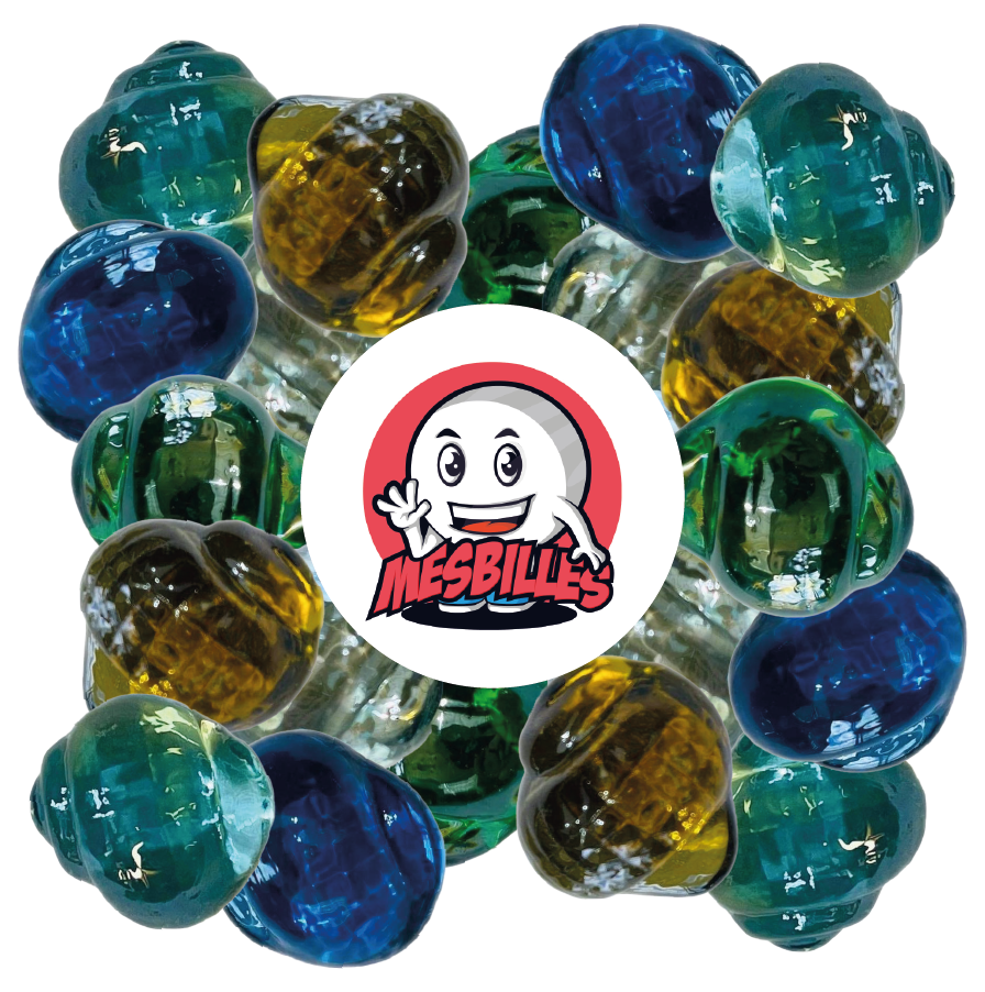 Bild des Maskottchens MesBilles umgeben von Neptunéa-Murmeln aus transluzentem Glas in Kristallfarbe, flache Form, Größe 30 mm – MeineMurmeln