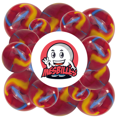Bild des Maskottchens MeineMurmeln umgeben von Murmeln Fiesta 16 mm rot mit blauen und gelben Streifen