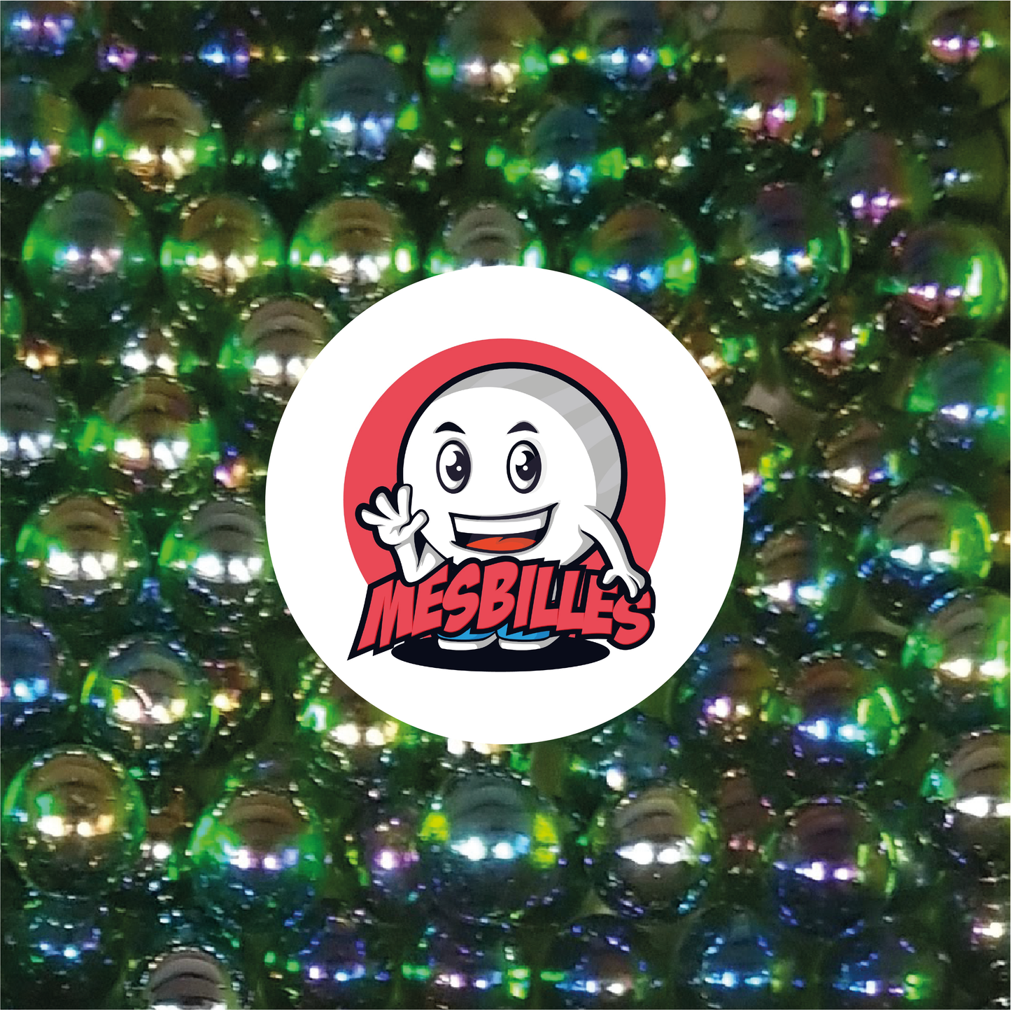 Die 16 mm große Murmeln aus Glas in der Farbe „Grüne Irisierend“ ist ein Juwel der Schlichtheit und Brillanz. Ihre Transparenz in Verbindung mit einem leichten irisierenden Film auf ihrer Oberfläche macht sie zu einer einzigartigen Murmeln. Verleihen Sie Ihren Spielen mit der Murmeln „Grüne Irisierend“ einen edlen Touch. Kaufen Sie sie und lassen Sie sich von ihrem Glanz verzaubern!