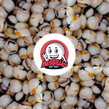 Bild des Maskottchens MeineMurmeln umgeben von Murmeln Tiger Gelbe 16 mm