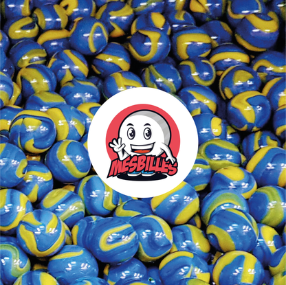 Bild des Maskottchens MeineMurmeln umgeben von Murmeln Van Gogh 16 mm aus opakem Glas, gelb mit blauen Streifen