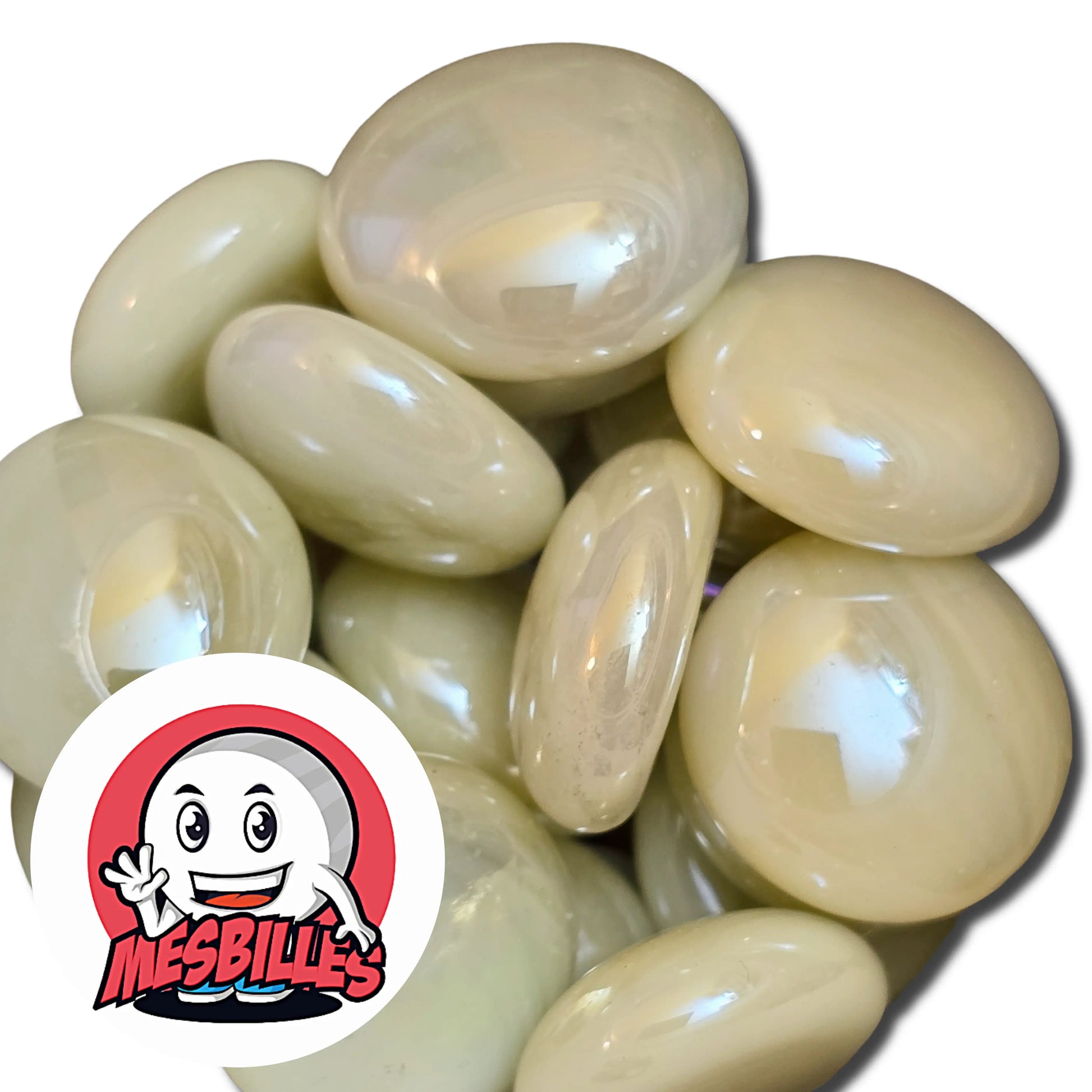 Dans la Grande Famille des Billes Glossy, il y a la Bille Plate en verre Opaque et Brillant de Couleur Beige.