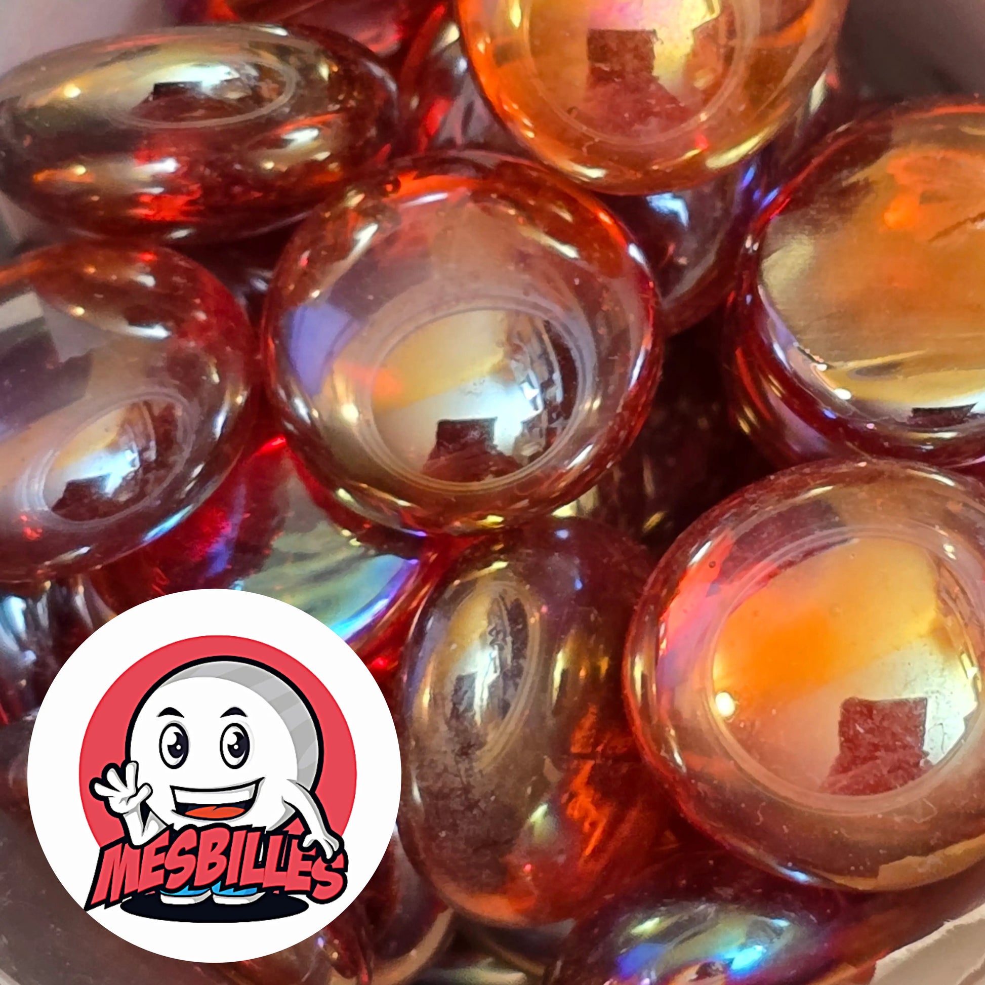 Dans la Grande Famille des Billes Irisée, il y a la Bille Plate en verre Translucide et Brillant de Couleur Orange.