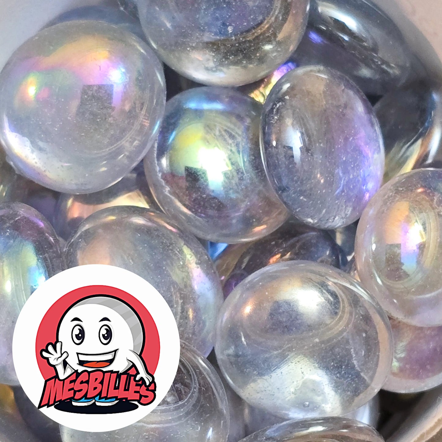 Cette bille est également nommée Bille Galet en Verre Irisée Violet Léger, elle est utilisée pour Jouer, Décorer ou Collectionner.