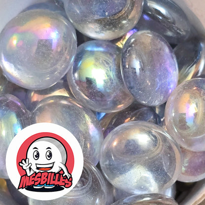 Cette bille est également nommée Bille Galet en Verre Irisée Violet Léger, elle est utilisée pour Jouer, Décorer ou Collectionner.