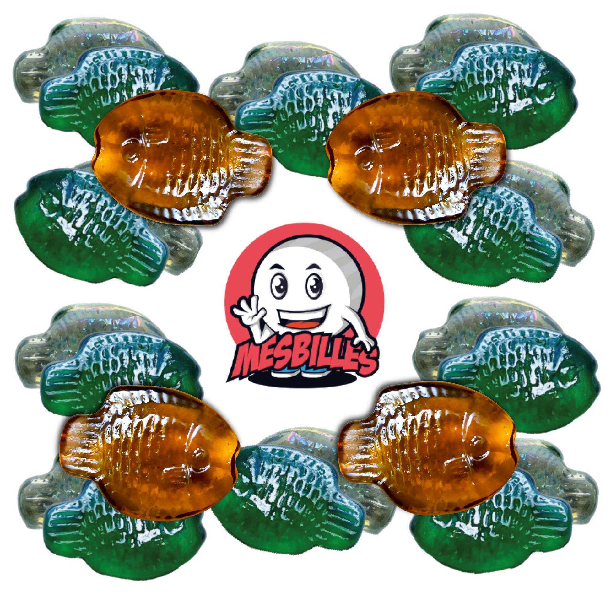 Nahaufnahme von Murmeln Koi-Fisch aus mundgeblasenem Glas, gemischt in Bernstein und Irisierend Grün, um das Logo von MesBilles herum.