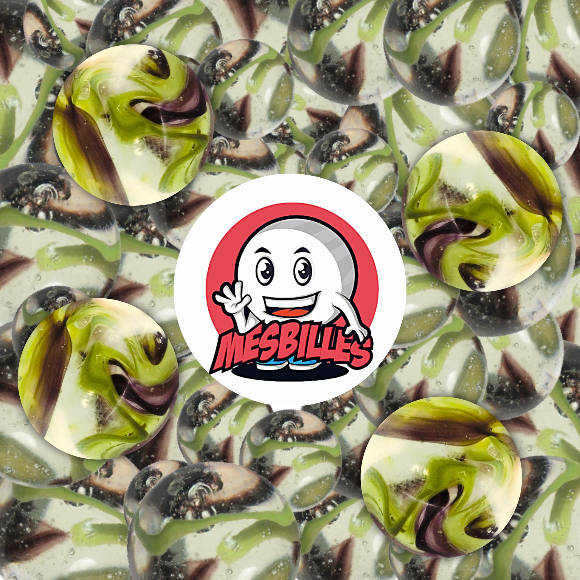 Plusieurs billes Pivert 16 mm vertes et brunes sur fond clair, inspirées des plumes de l’oiseau, parfaites pour collection ou jeu