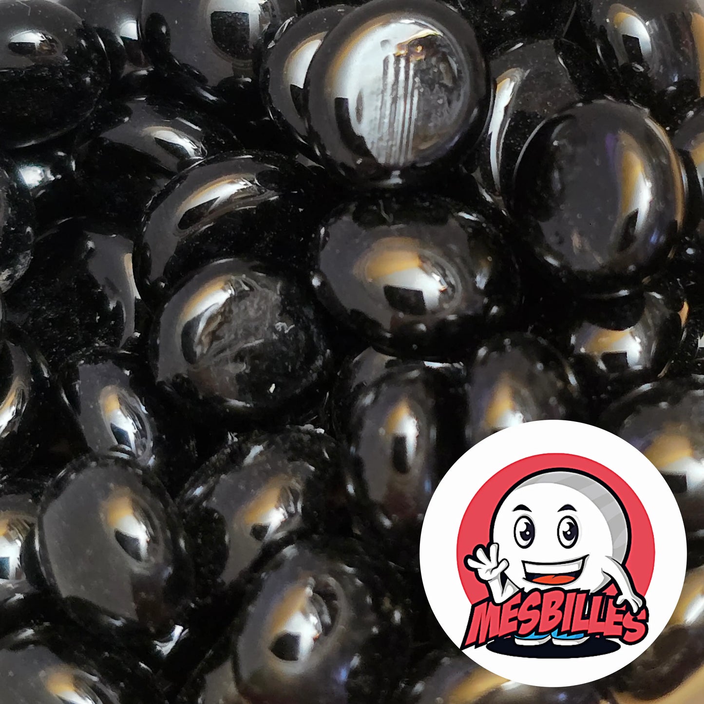 Petit Galet en verre Opaque de Couleur Noir, Collection Bille Perle. Créez un effet de profondeur insondable pour vos Bougies Flottantes.