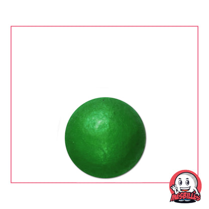 Photographie d’une bille en terre verte de 14 mm isolée sur fond blanc, mettant en valeur sa texture et sa couleur.