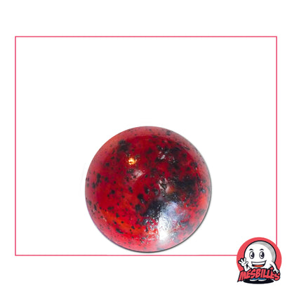 Gros plan d’une bille Planète Rouge 16 mm rouge profond avec taches noires et reflets métalliques, au design inspiré des planètes