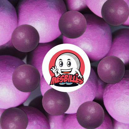 Mini-billes en terre violettes de 10 mm en gros plan, idéales pour jeu, collection ou décoration créative